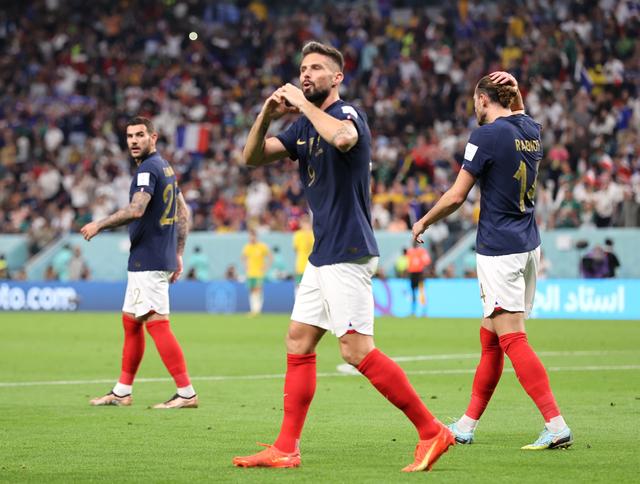 Giroud scoort eerste WK-doelpunt bij comeback van Frankrijk